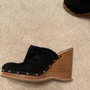 Studded Sherpa  trim black clog